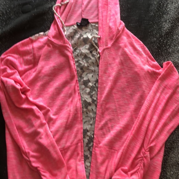Woman’s zip up - Picture 1 of 2